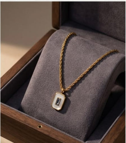 Minimalist Gold Pendant Necklace