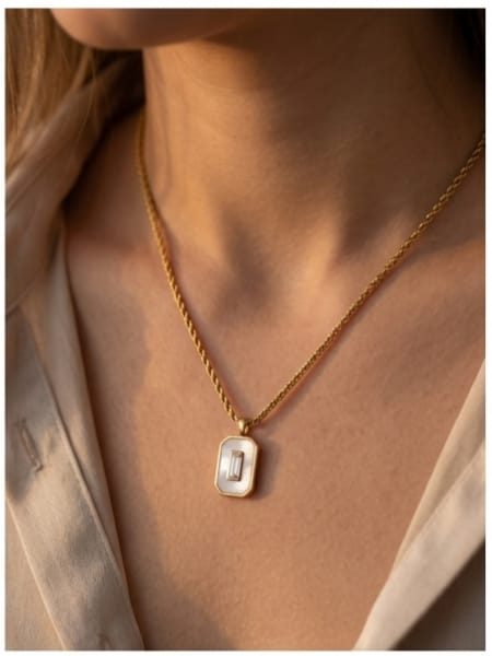 Minimalist Gold Pendant Necklace