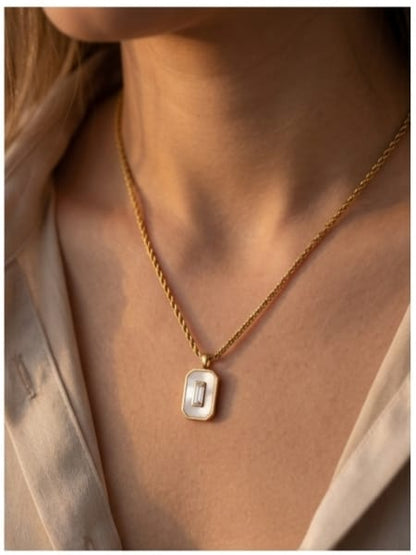 Minimalist Gold Pendant Necklace