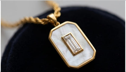 Minimalist Gold Pendant Necklace